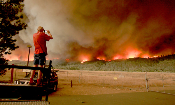 The Valley fire rolls in to Middletown,  Saturday Sept. 12,  2015.  (Kent Porter / Press Democrat) 2015